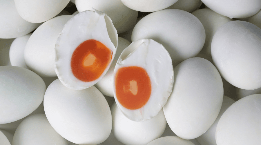 Selling Duck Eggs: Pricing, Cleaning, and Market Tips